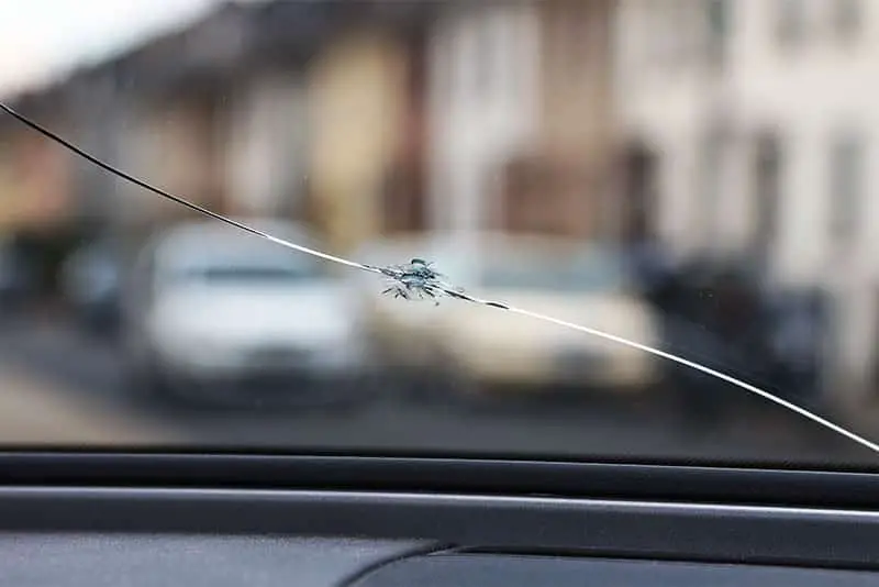 Very large crack in car windshield. Impossible to repair.